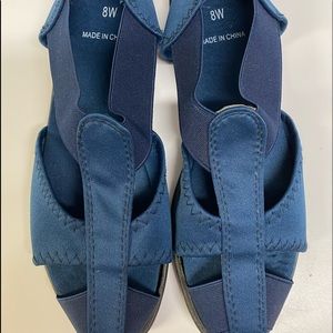 Women’s Size 8W Strappy Sandal